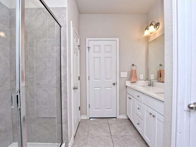 Building Photo - 128 Flexus Ln