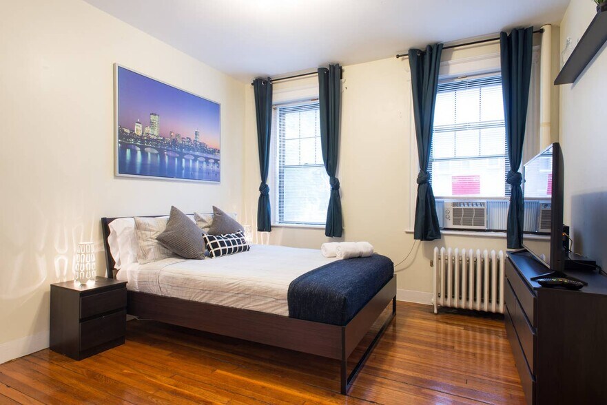 Building Photo - 70 Queensberry St