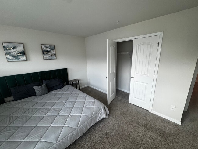 Building Photo - Room in Townhome on Chestnut Trce