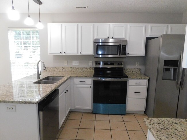 Building Photo - Nice home near outlet mall
