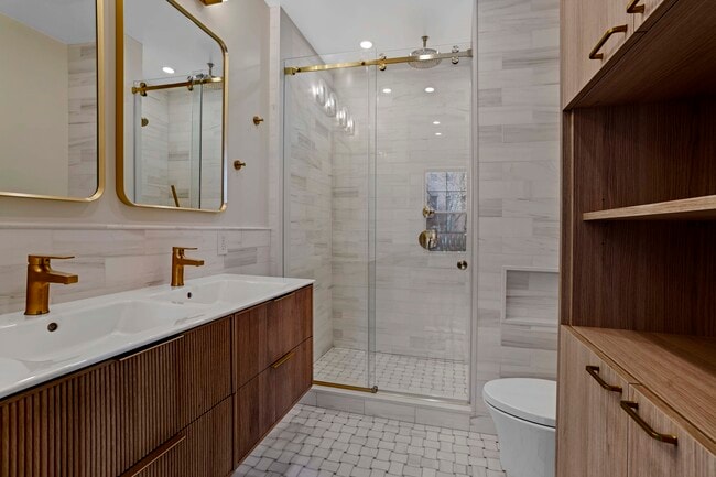 Building Photo - 26 1st Pl