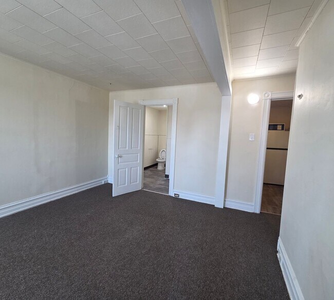 Building Photo - 19 S 12th St