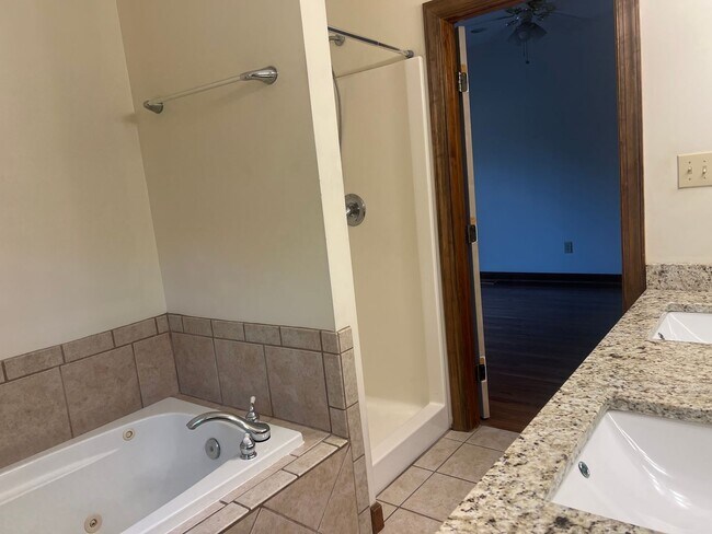 Building Photo - 1212 Ridgewood Ct