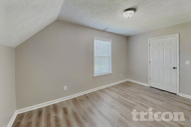 Building Photo - 559 Heartland Ln