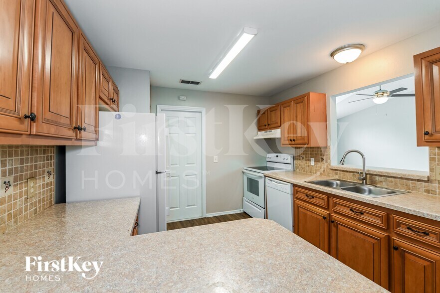 Building Photo - 708 Prospect Ave