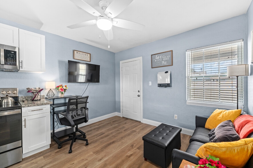 Front room - 401 S Mars Ave