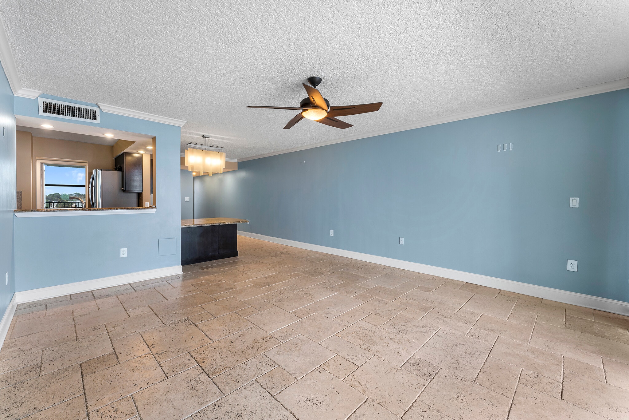 Building Photo - 2200 Ocean Dr S