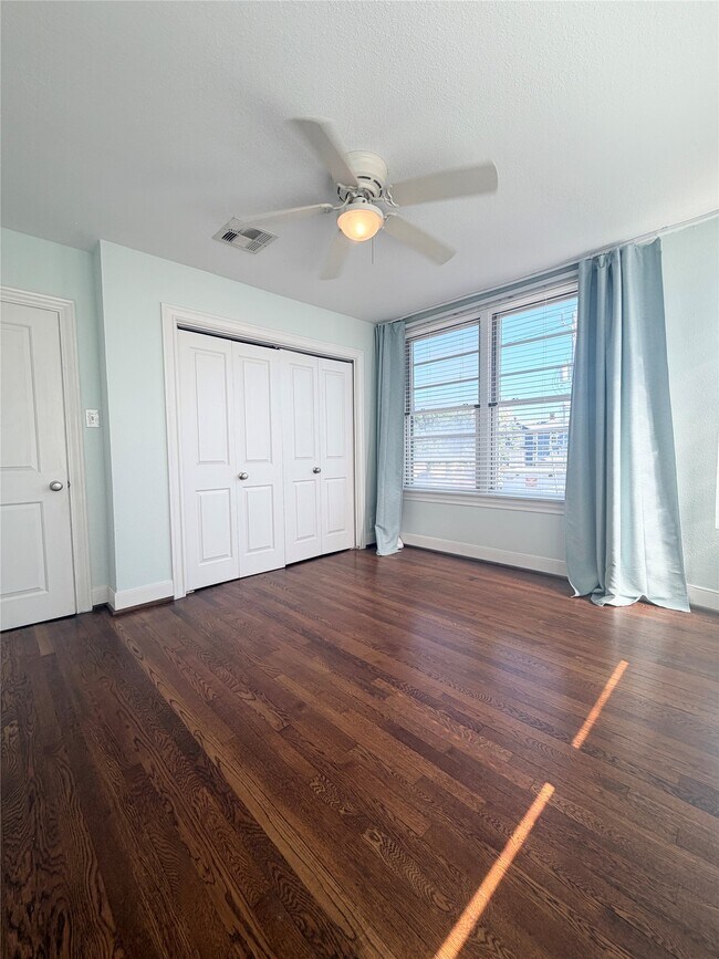 Building Photo - 1417 23rd Street Rear