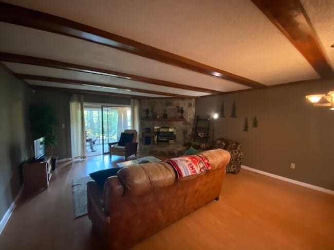 Building Photo - LOTS OF AMENITIES!!!!!