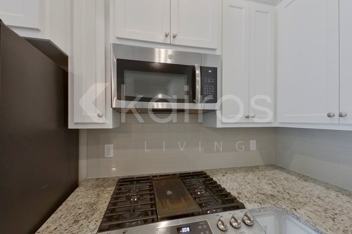 Building Photo - 6405 Roux Dr