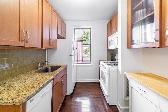 Building Photo - 42 Van Wagenen Ave