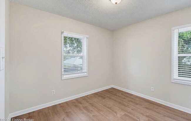 Building Photo - 4015 Valley View Dr