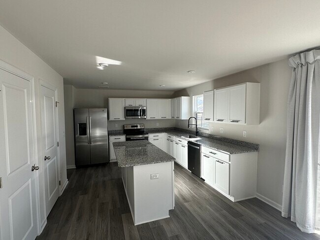 Building Photo - Like NEW 2 Story Single Family Home w/ Fen...