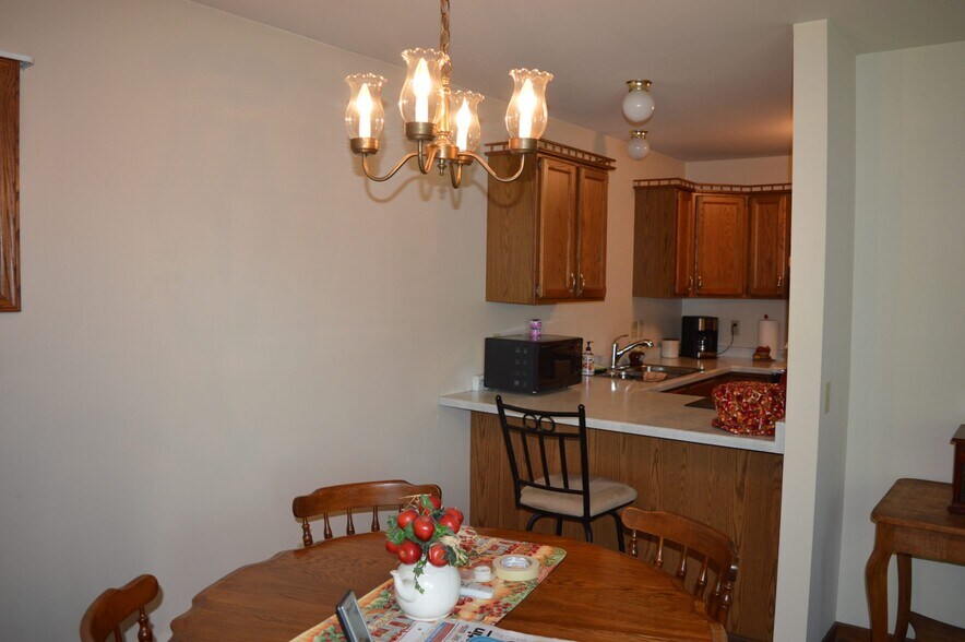 Building Photo - 554 Seminole Way