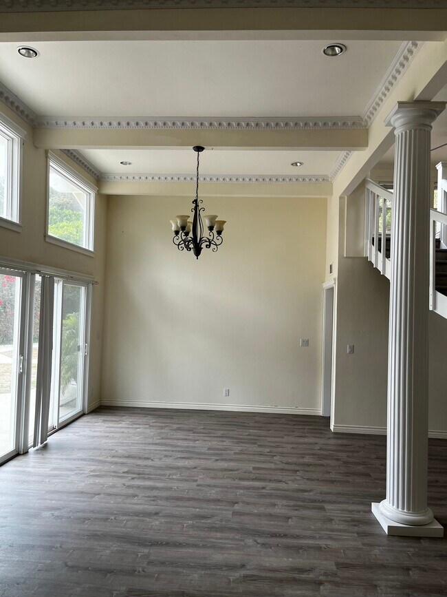 Building Photo - 1790 Nautilus St