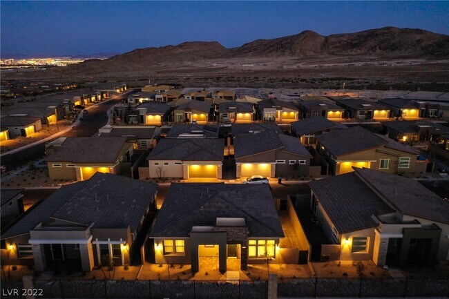 Building Photo - 909 Allister Flds Ln