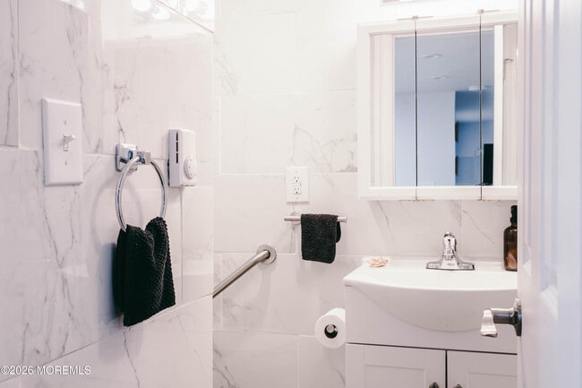 Building Photo - 13 Decatur Ave