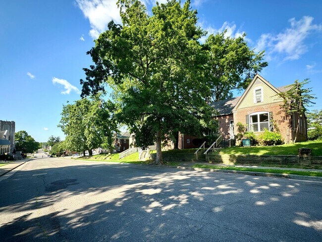 Building Photo - 337 N Ellis St