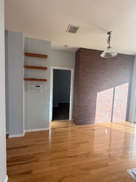 Building Photo - 5521 Paloma Ct