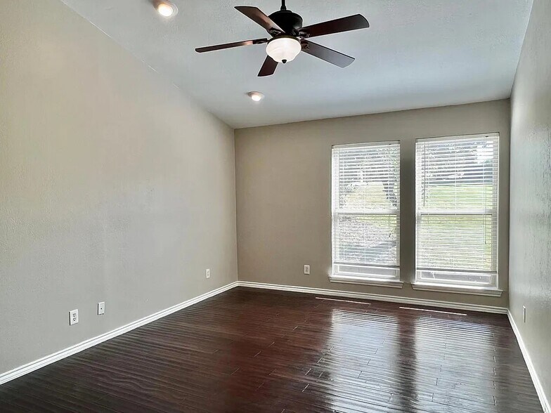 Building Photo - 3703 Mediterranean St