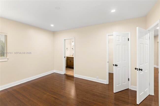 Building Photo - 140 Santander Ave