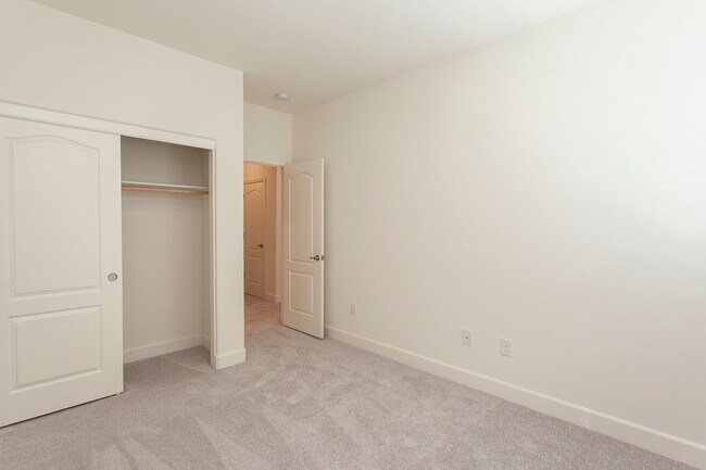 Building Photo - 6049 Red Sun Dr