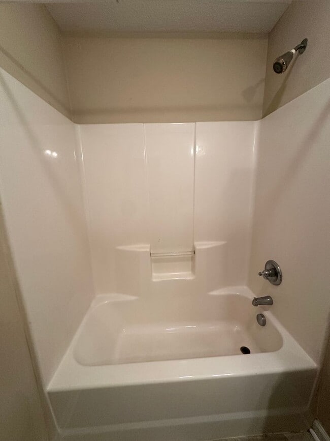 Building Photo - Spacious 2 bedroom 1 bath basement level apartment