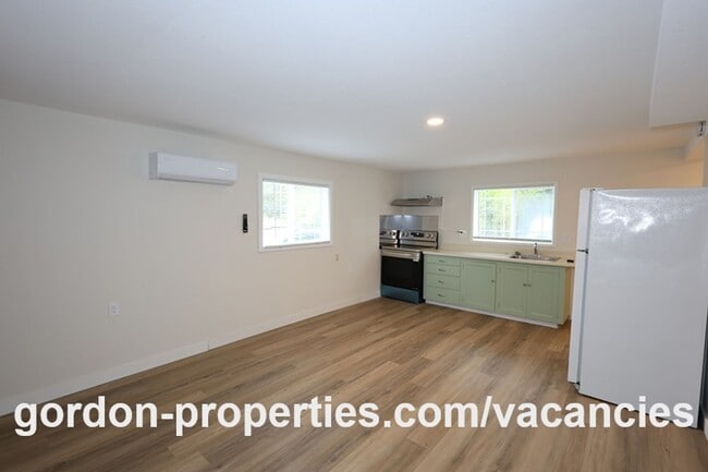 Building Photo - Saint Helens OR - newly renovated 1 bedroom apartment