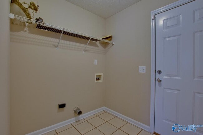 Building Photo - 131 Clubhouse Ln