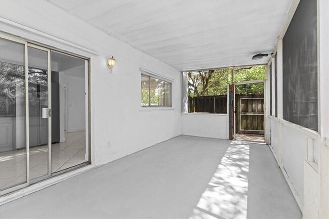 Building Photo - 5410 SW 43rd Terrace