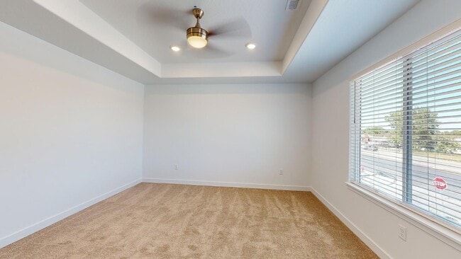 Building Photo - BEAUTIFUL 4-BEDROOM TOWNHOME FOR RENT