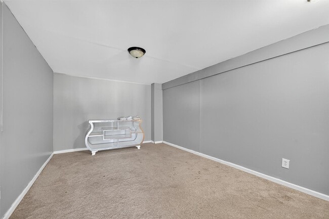 Building Photo - 5 Bridle Ct