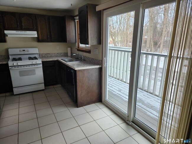 Building Photo - 83 Churchill Way