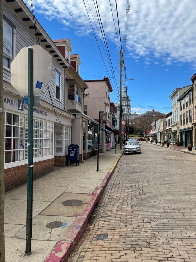 Building Photo - Small pets are welcome with an additional deposit and monthly pet rent.