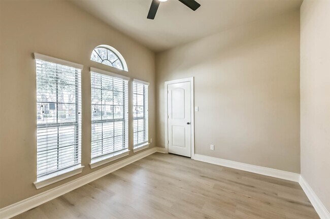 Building Photo - 13010 Gentle Water Dr
