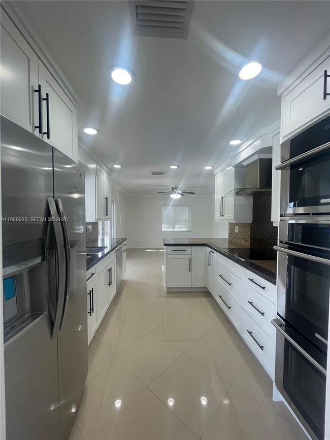 Building Photo - 4960 SW 119th Ave