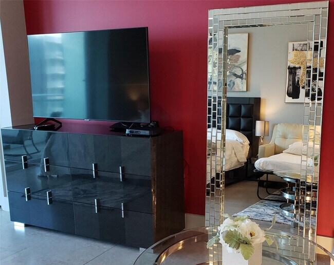 Building Photo - 1080 Brickell Ave