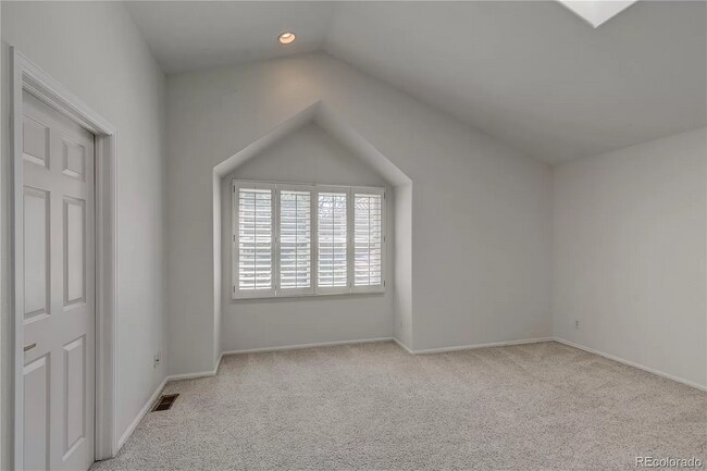 Building Photo - 552 Steele St