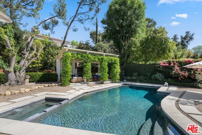 Building Photo - 4658 Del Moreno Dr