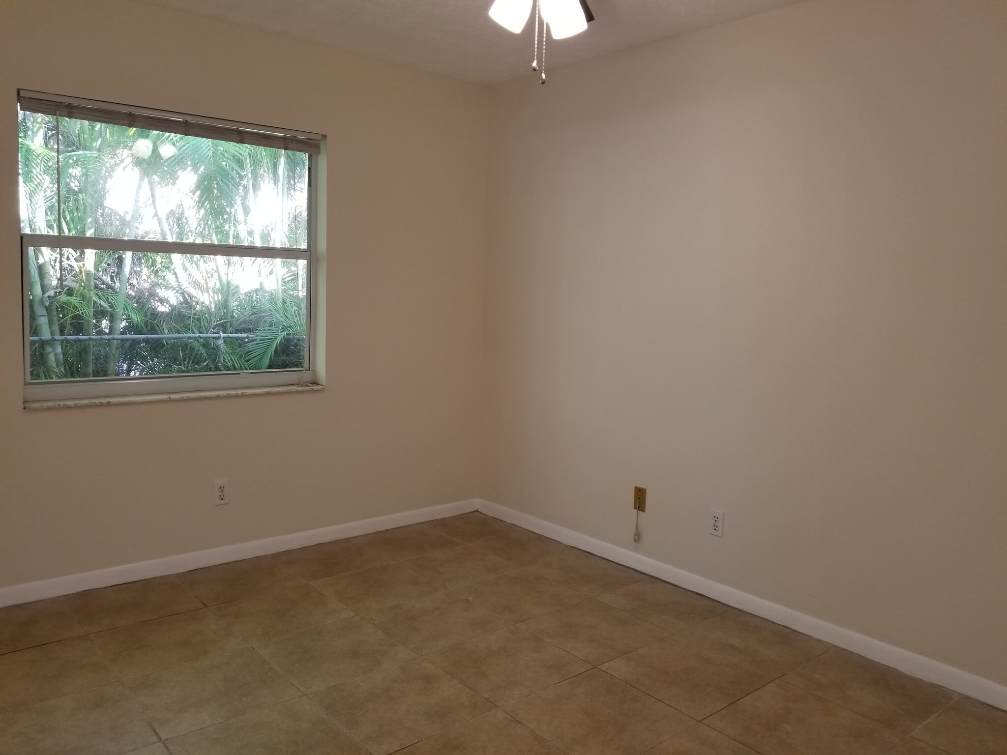 Building Photo - 2326 Monroe St