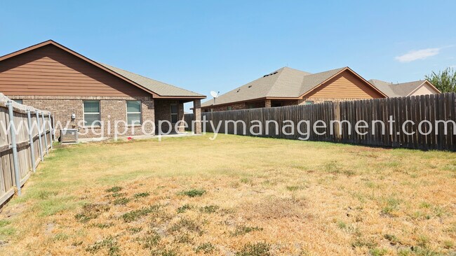 Building Photo - 523 Wood Dr