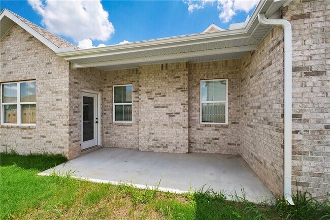 Building Photo - 550 Apollo Dr