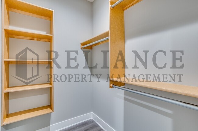 Building Photo - 4930 N Vassar Ave