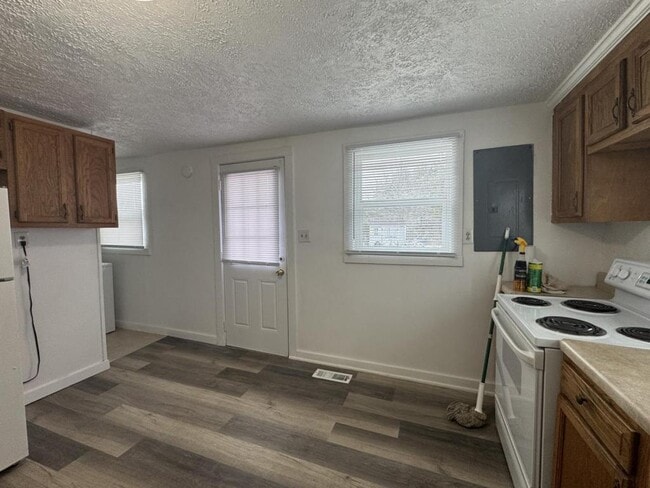 Building Photo - 413 Sandlewood Rd