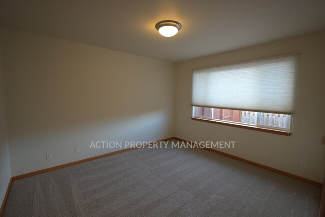 Building Photo - 2 bed 2 bath, in Sequim