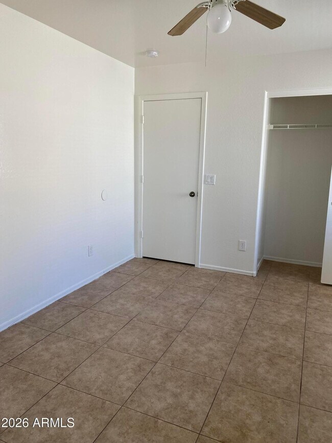 Building Photo - 24035 N Desert Dr