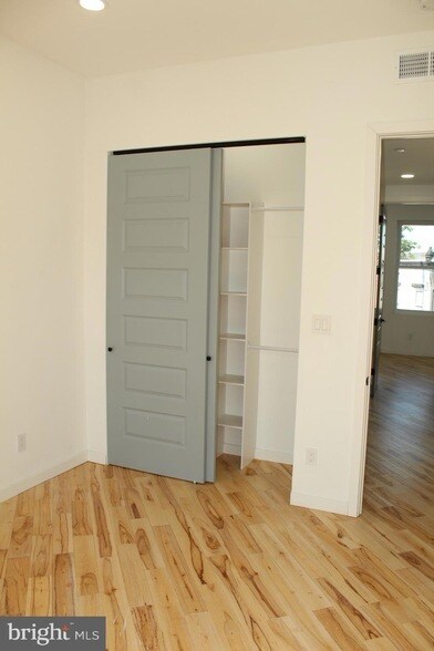 Building Photo - 3017 Ridge Ave