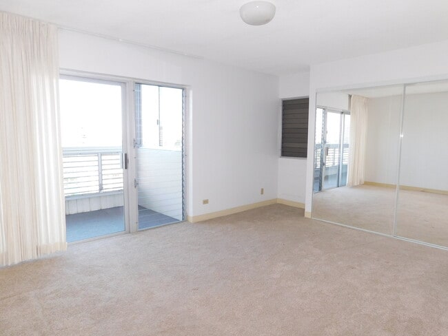 Building Photo - Spacious 2-Bedroom 1-Bath and 1-Parking at...