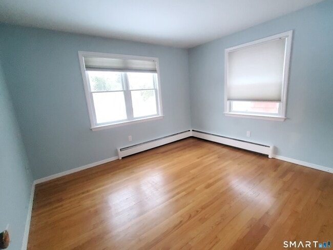 Building Photo - 42 County St