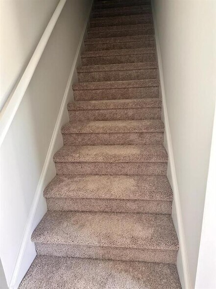 Building Photo - 121 Founders Dr